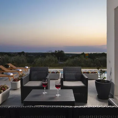 Villa Euphoria *
